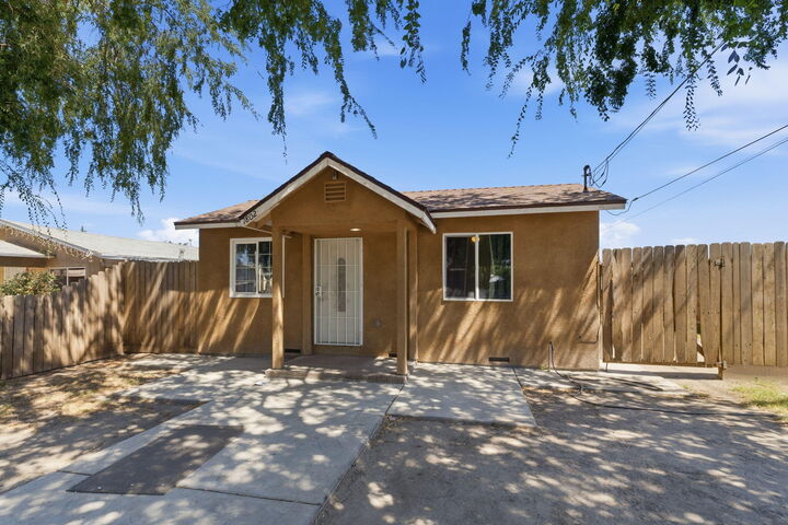 Property Photo: 1802 Osage Avenue CA 93212