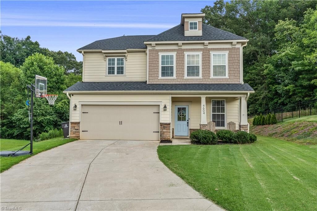 Property Photo: 4604 Fairway Run Drive NC 27040