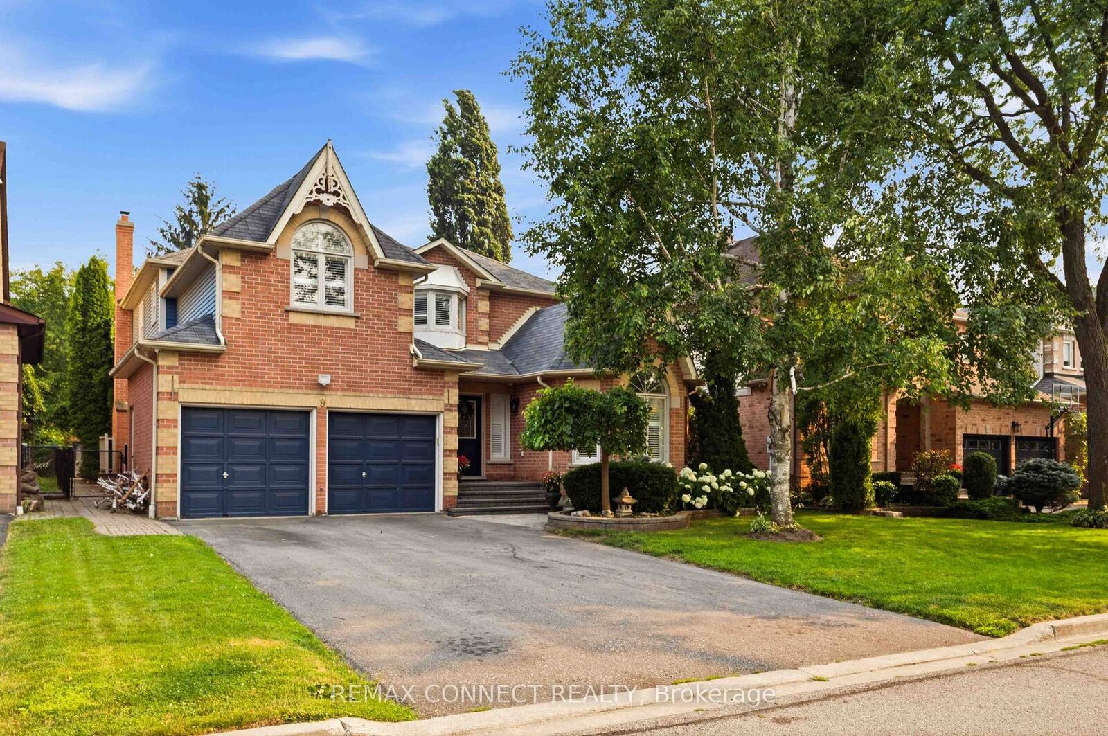 Property Photo: 9 Nettle's Court ON L1P 1L5