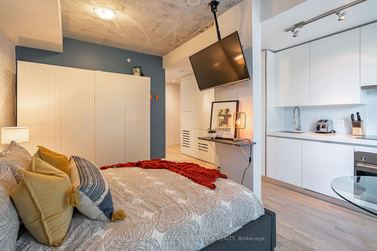Property Photo: 38 Stewart Street 409 ON M5V 0H1