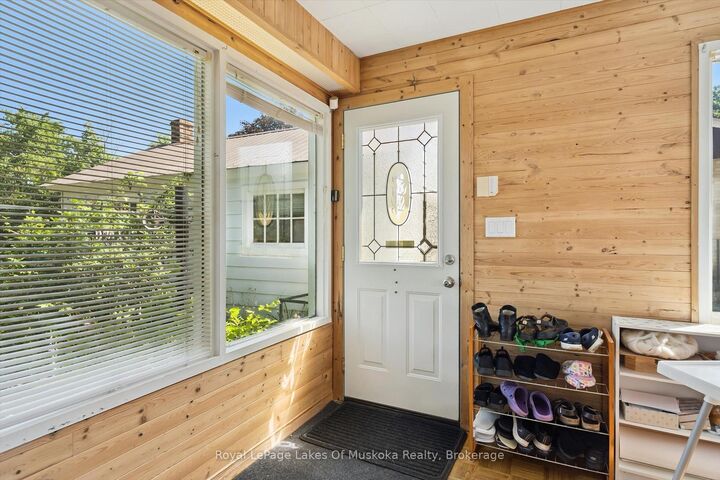 190 Winewood Avenue W — photo 1