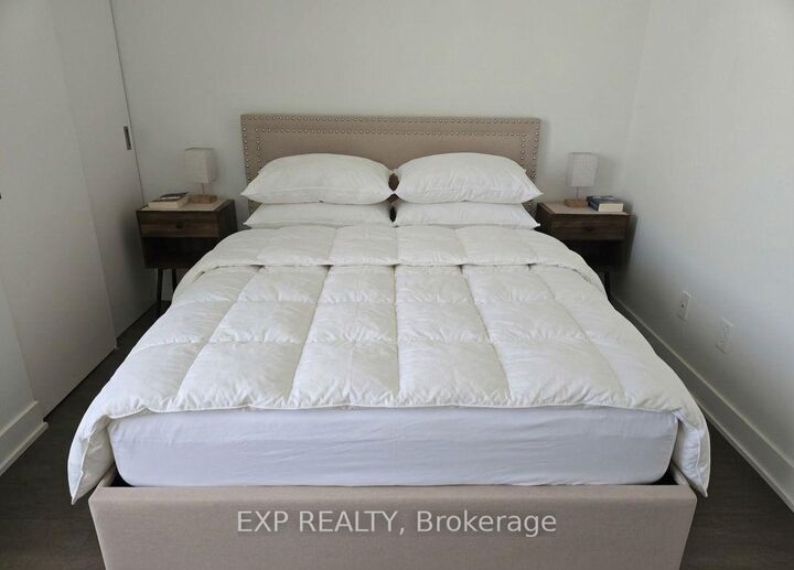 Property Photo: 203 Catherine Street 204 ON K2P 1J5