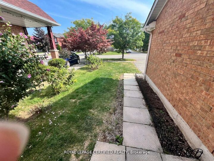 Property Photo: 426 Orange Walk Crescent ON L5R 0A8