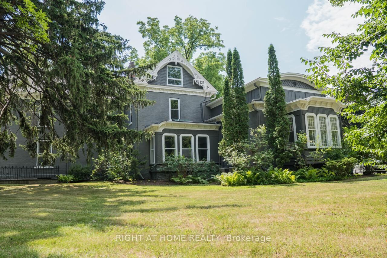 Property Photo:  164 Trafalgar Road 1  ON L6J 3G6 