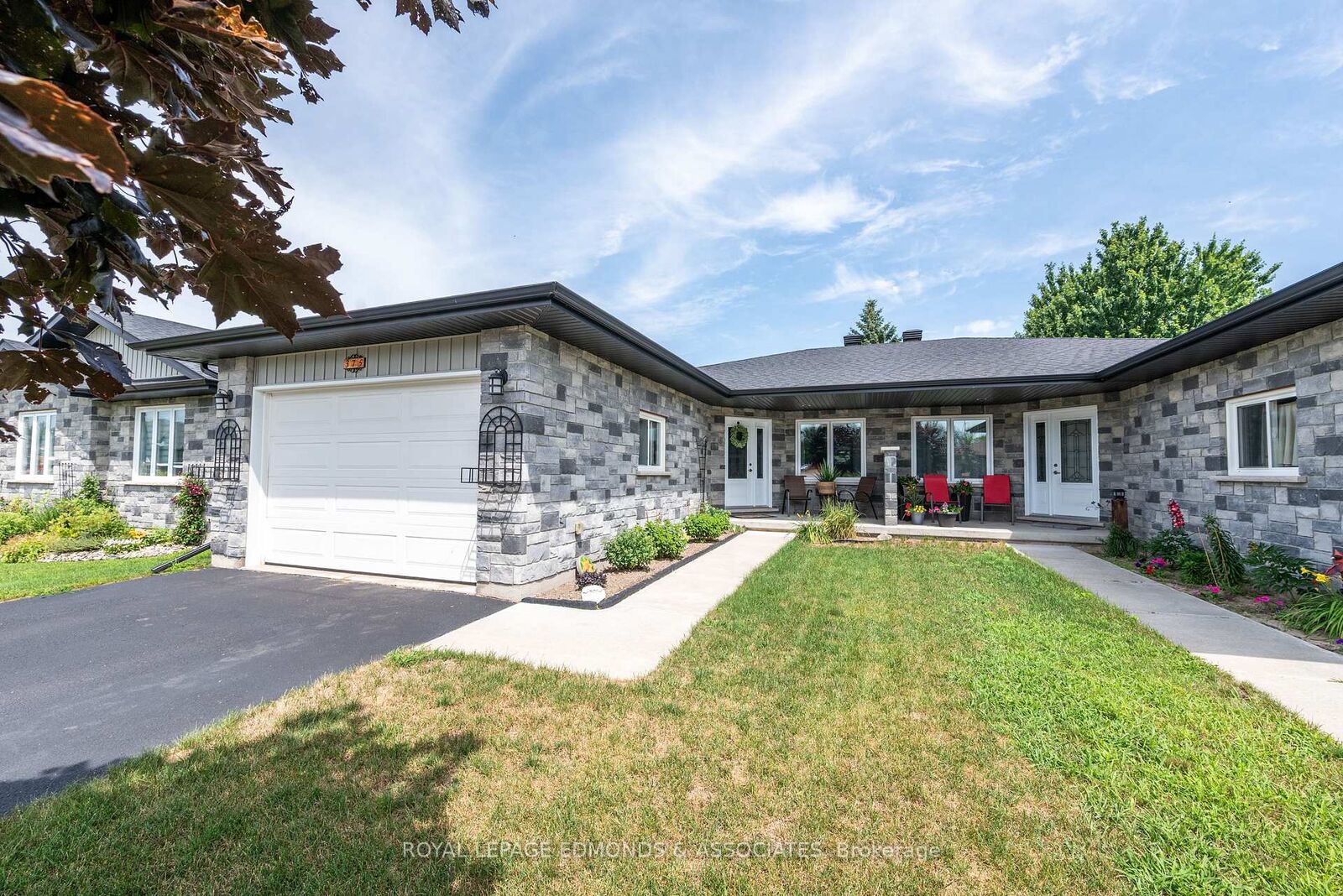 Property Photo:  375 Patricia Avenue  ON K8A 0E6 