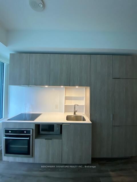 Property Photo: 77 Shuter Street 209 ON M5B 0B8