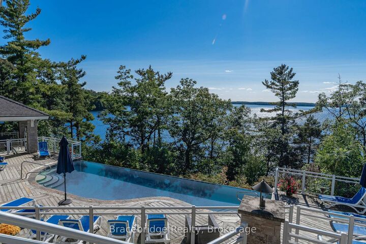 Photo de la propriété:  1869 Muskoka Rd 118 Highway W L209-C1  ON P1L 1W8 