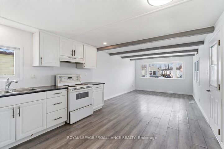 Property Photo: 311 Dundas Street E 47 ON K8V 3E5