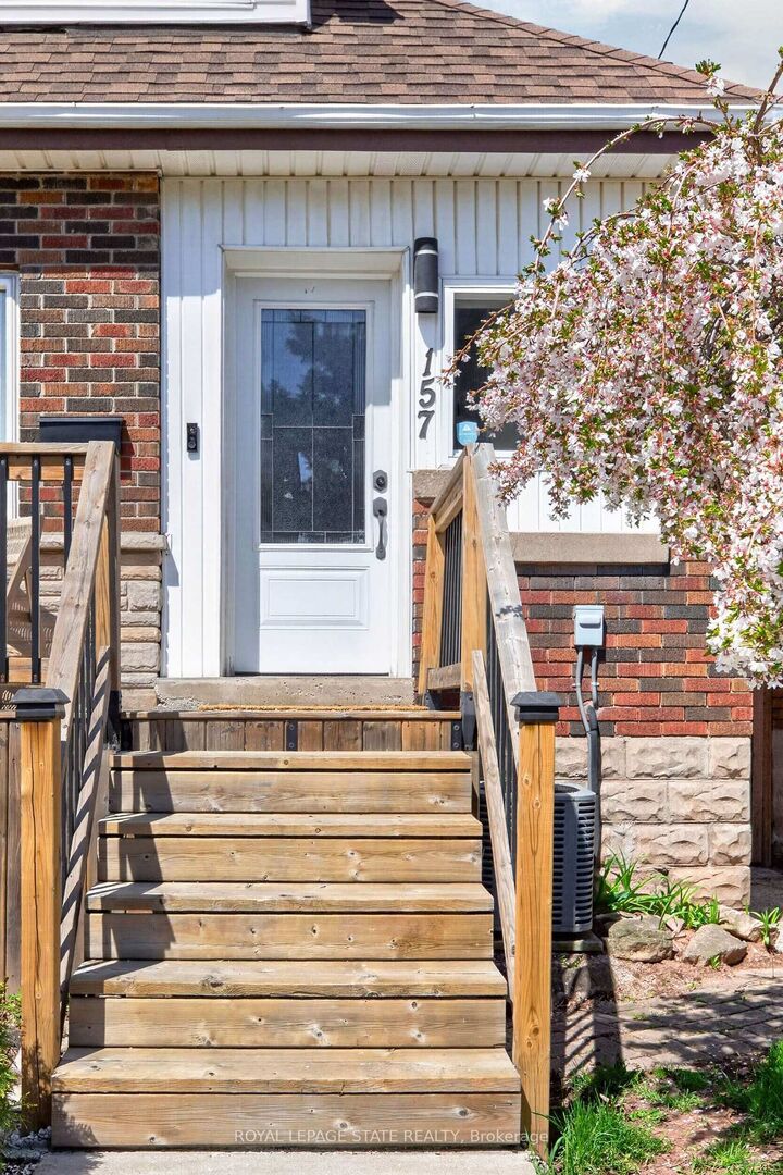 Property Photo: 157 Cameron Avenue N ON L8H 4Z4