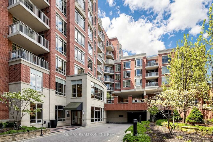 Property Photo: 10101 Yonge Street 313 ON L4C 1T7