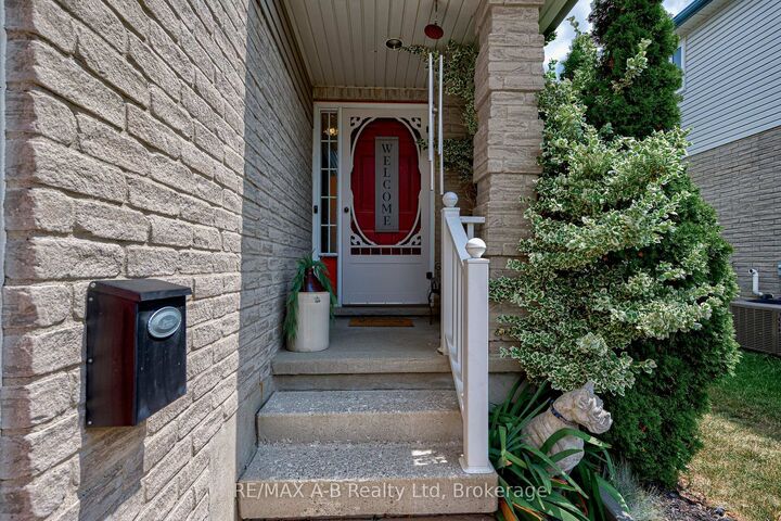 Property Photo: 521 Nelson Street ON N5A 2K8