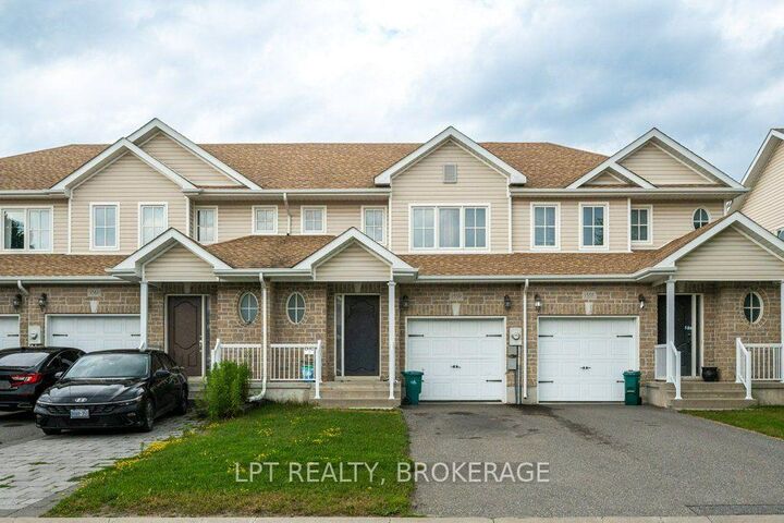 1559 Crimson Crescent — photo 1