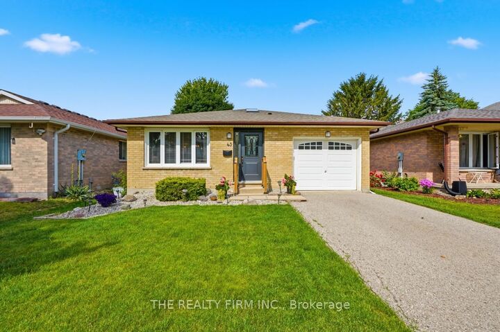 43 Clara Crescent — photo 1