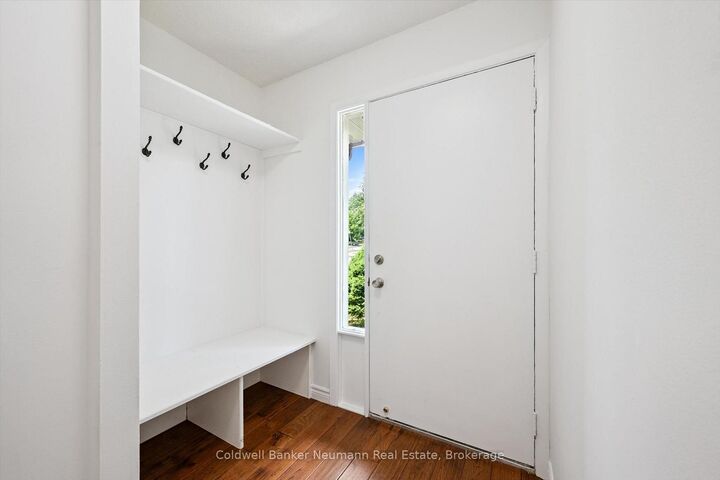 Property Photo: 3 Meadow Crescent ON N1H 6V1