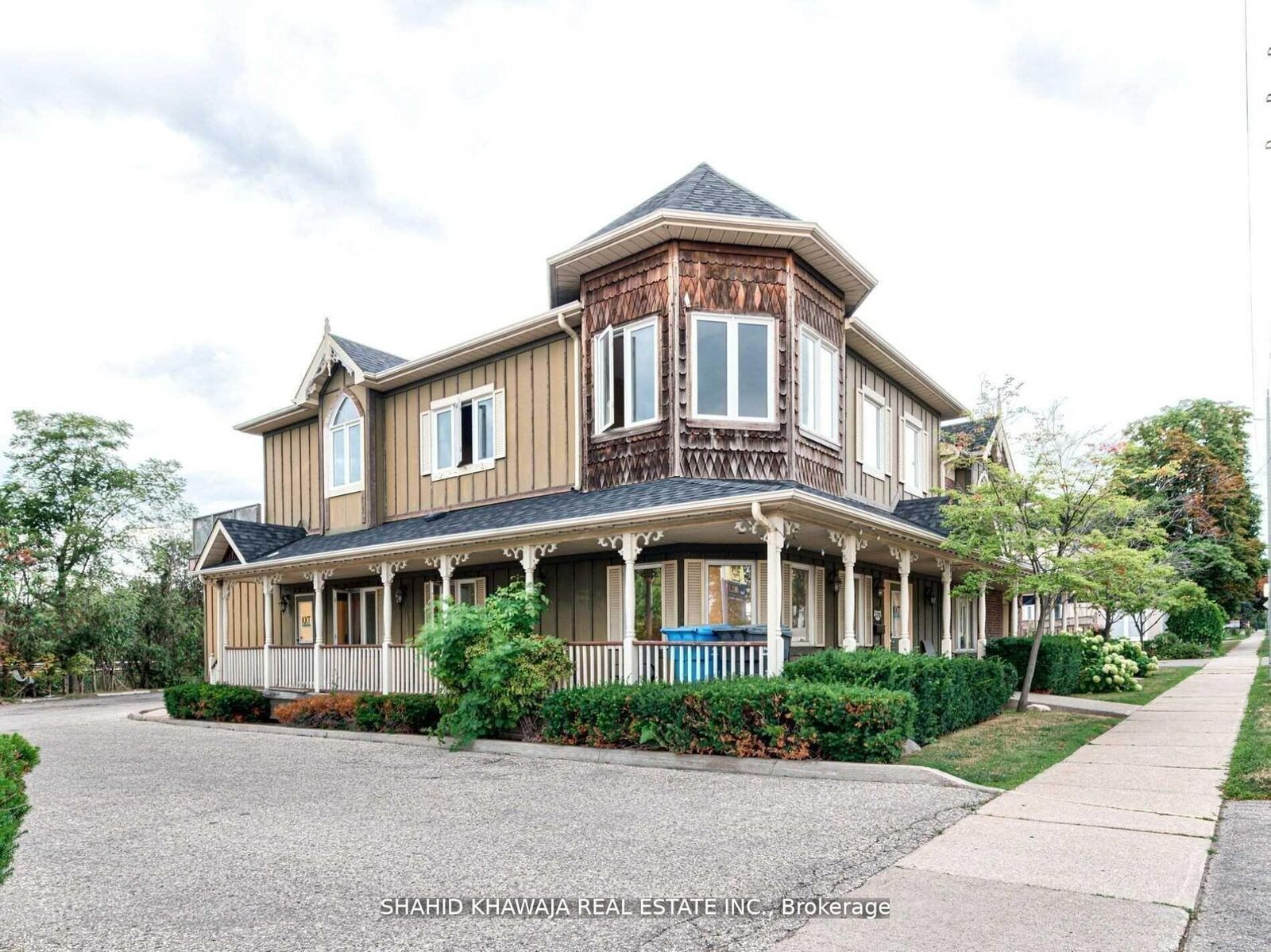 Property Photo:  370 Queen Street S C  ON L5M 1M2 