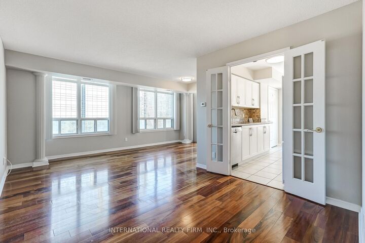 Property Photo: 8 Hillcrest Avenue 906 ON M2N 6Y6
