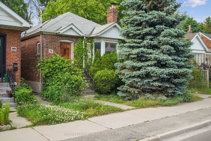 Property Photo: 326 Lawrence Avenue W ON M5M 1B4