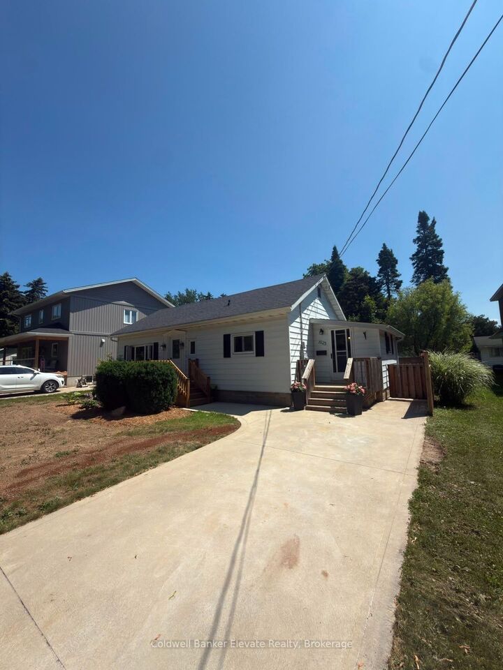 Property Photo: 1625 5th Avenue E ON N4K 2S3
