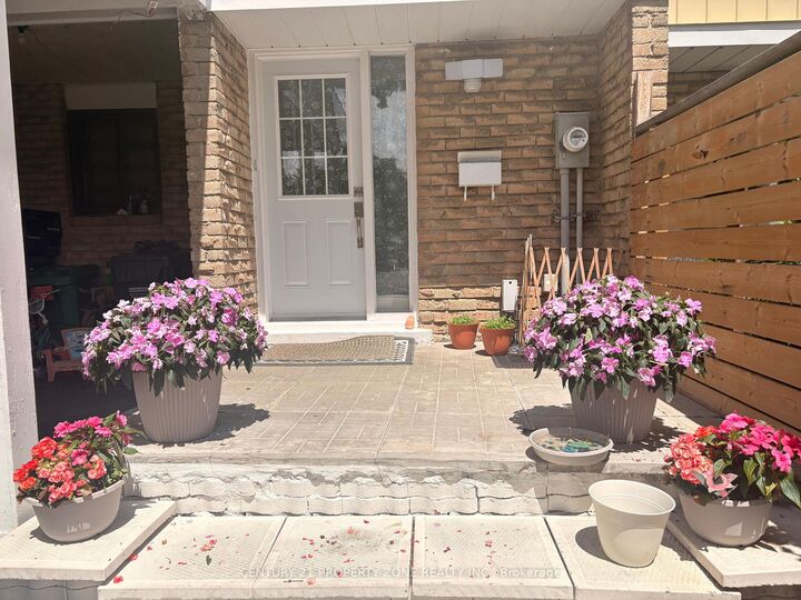 244 Royal Salisbury Way — photo 1
