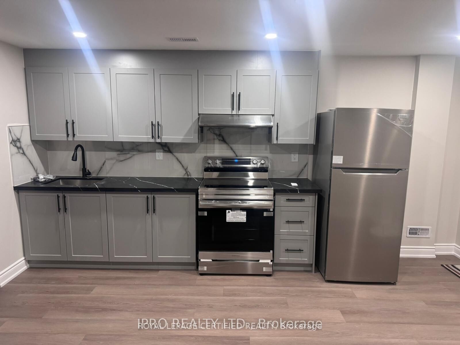 Property Photo: 40 Beachville Circle ON L6X 0V3