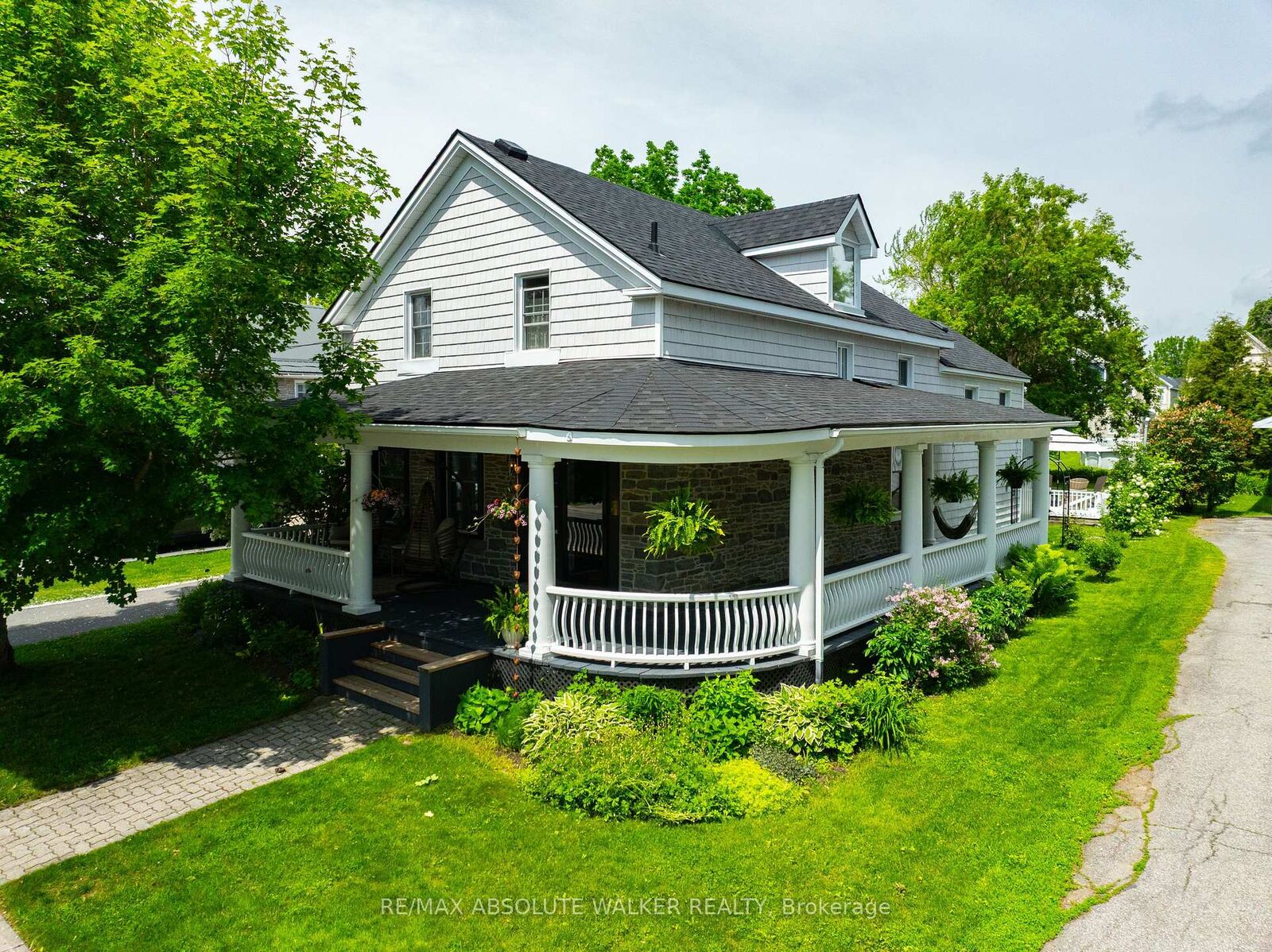 Property Photo: 652 Henry Street W ON K0E 1T0