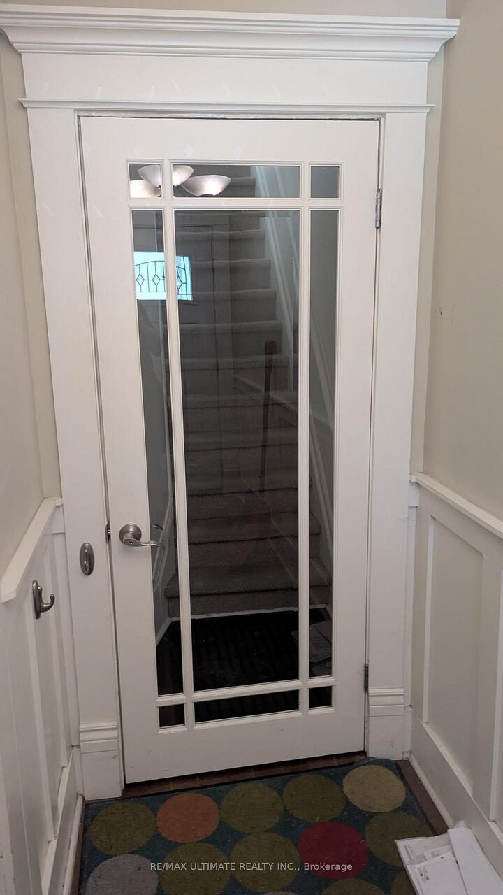 Property Photo:  91 Edwin Avenue Second Floor  ON M6P 3Z5 