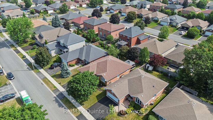Property Photo:  15 Spruce Gardens  ON K8N 5W3 