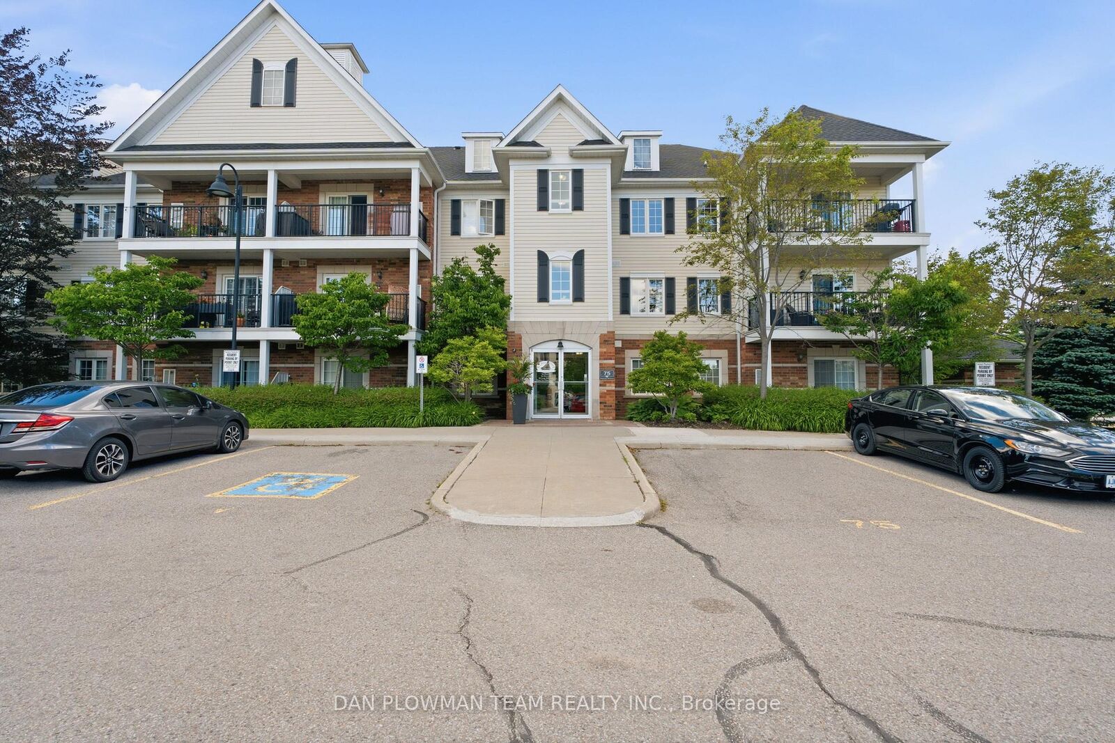 Property Photo: 75 Shipway Avenue 112 ON L1B 0B8