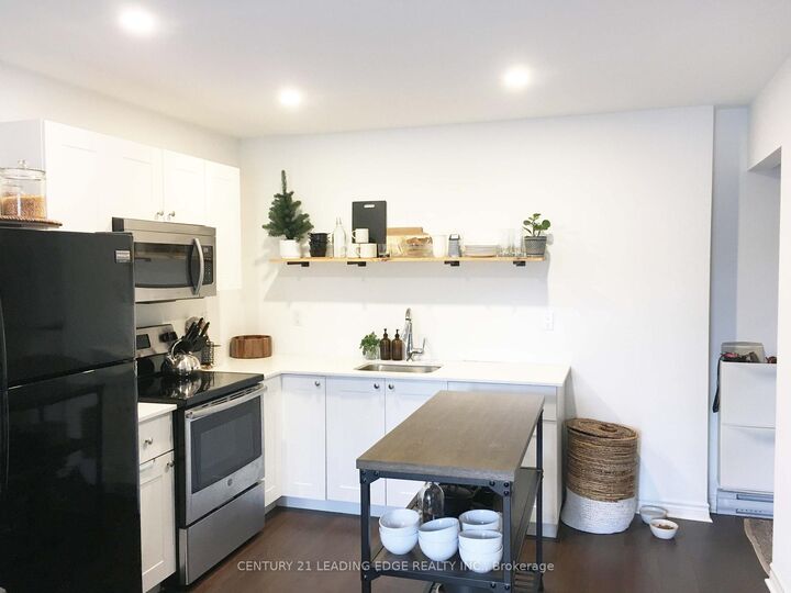 Photo de la propriété:  230 Court Street  ON L1H 4W7 