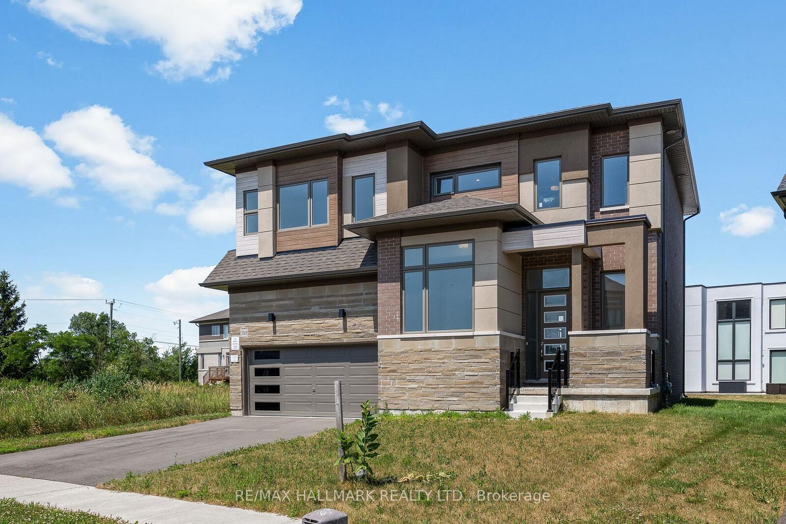 Property Photo: 3769 Sunbank Crescent ON L3V 8N2