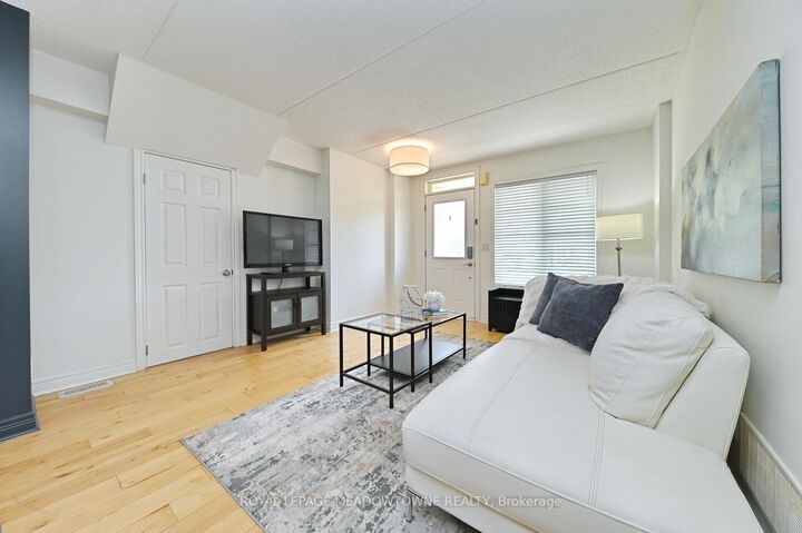 Property Photo: 1380 Costigan Road 59 ON L9T 8L2