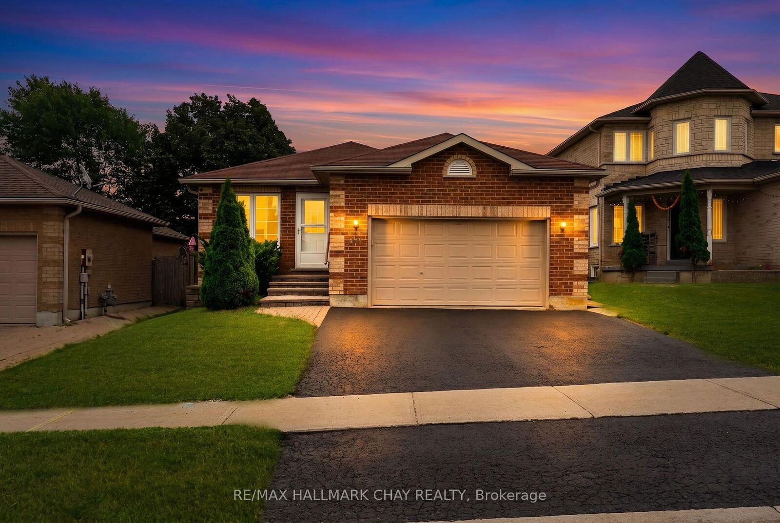 Property Photo: 39 Hanmer Street E ON L4M 6V3