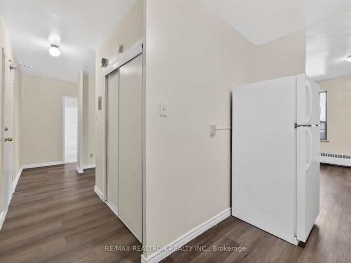 Property Photo: 275 Wentworth Street W 503 ON L1J 1N1