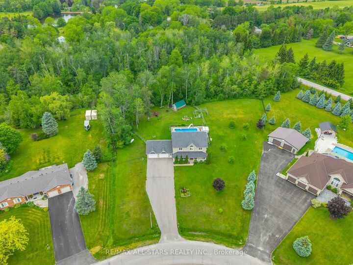Property Photo: 6 Audubon Way ON L0E 1A0