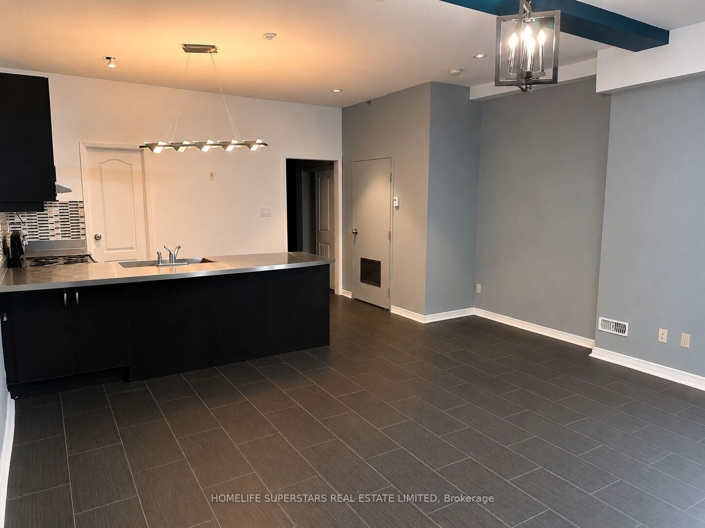 Property Photo: 38 Kensington Place 207 ON M5T 2J9