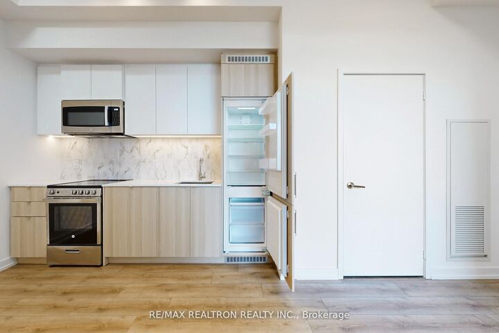 Property Photo: 500 Dupont Street 301 ON M6G 0B8
