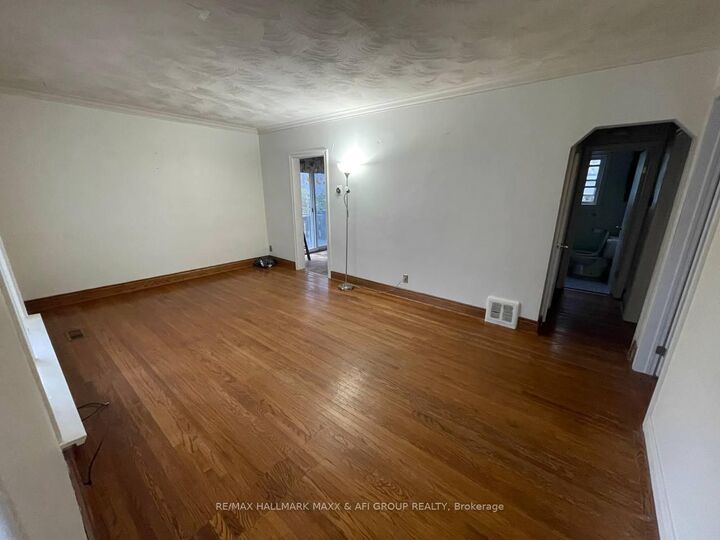 Photo de la propriété:  54 Highland Park Boulevard E  ON L3T 1B3 