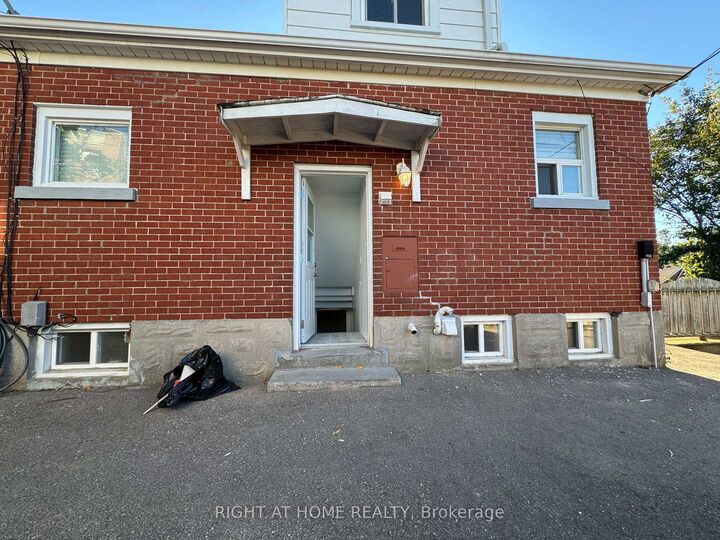 Property Photo:  950 Queens Boulevard Lower  ON N2M 1B4 
