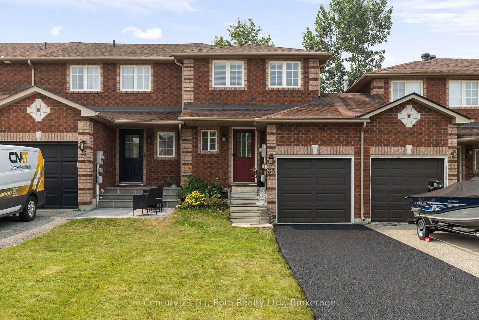 Property Photo: 33 Courtney Crescent ON L4N 5S7