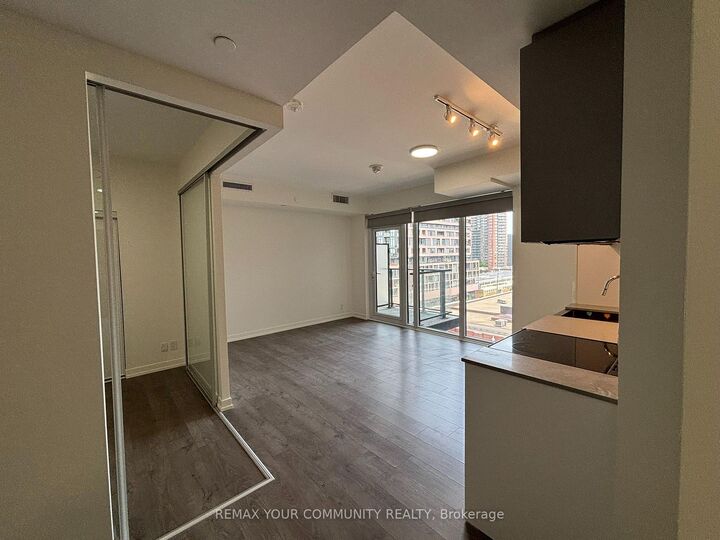 Property Photo:  270 Dufferin Street 601  ON M6K 0H8 