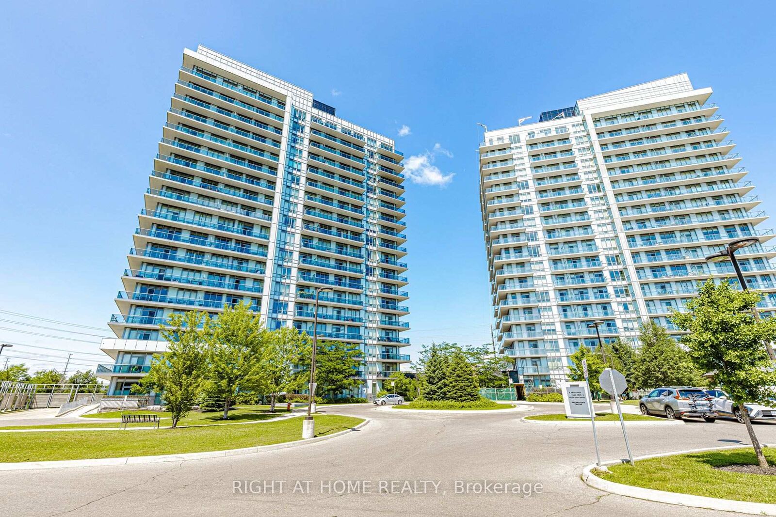 Property Photo: 4633 Glen Erin Drive W Ph03 ON L5M 0Z7