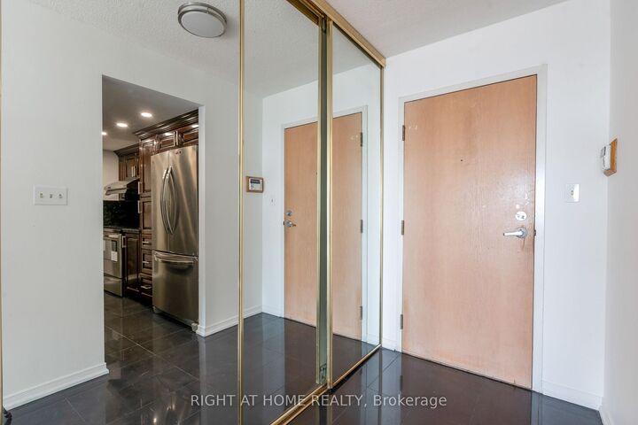 Property Photo: 5 Concorde Place 2211 ON M3C 3M8
