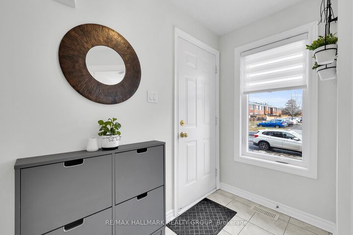 Property Photo: 1344 Guthrie Street ON K2H 1G8