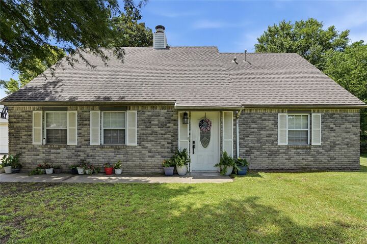Property Photo:  1502 N 3rd Avenue  OK 74469 