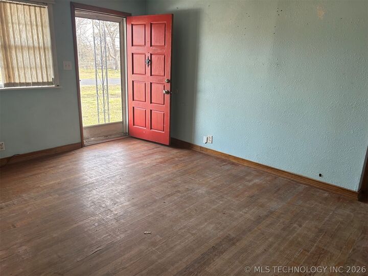 Property Photo:  604 SE 7th Street  OK 74467 