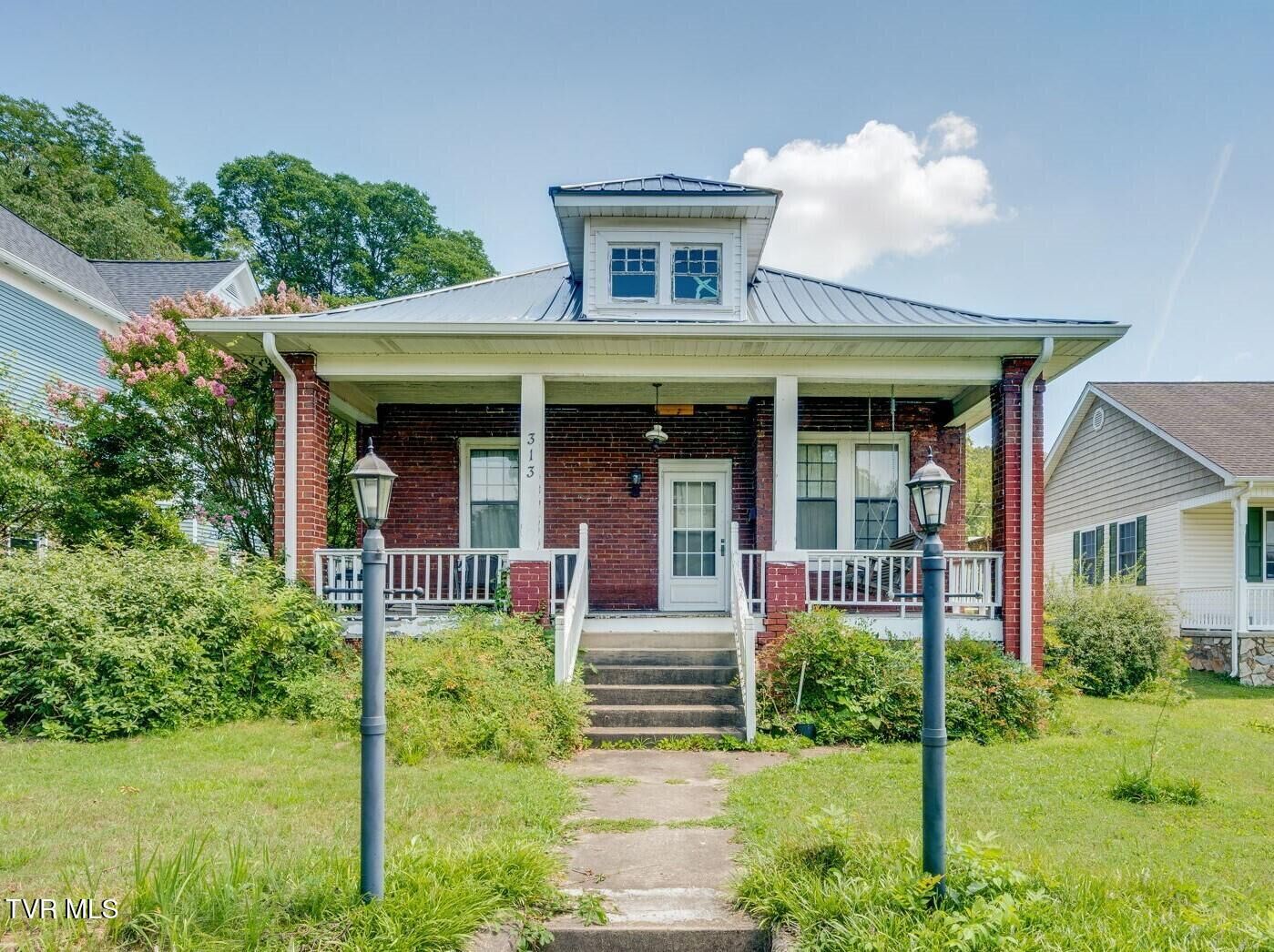 Property Photo: 313 West Pine Street TN 37604