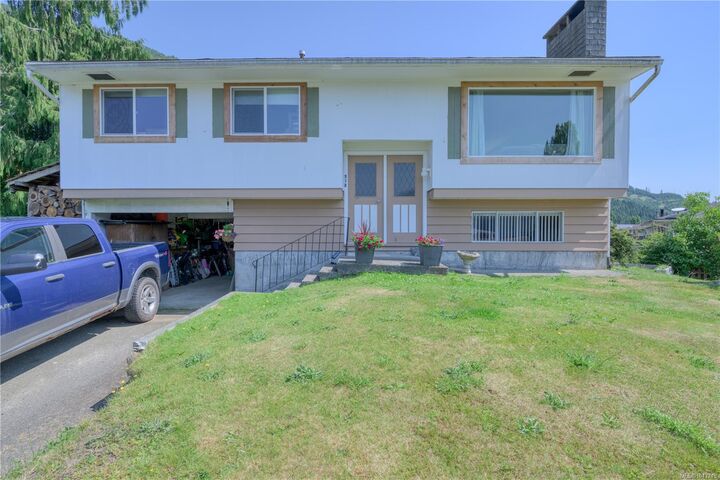 978 Rupert Ave — photo 1