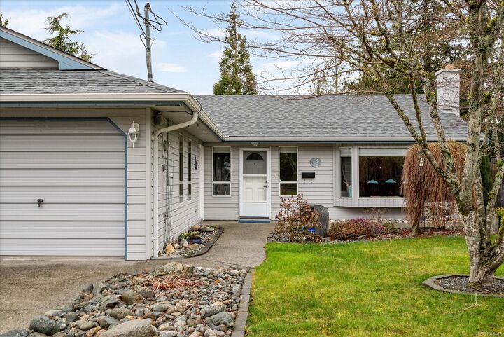 Property Photo: 492 Aquila Pl BC V9P 1C1