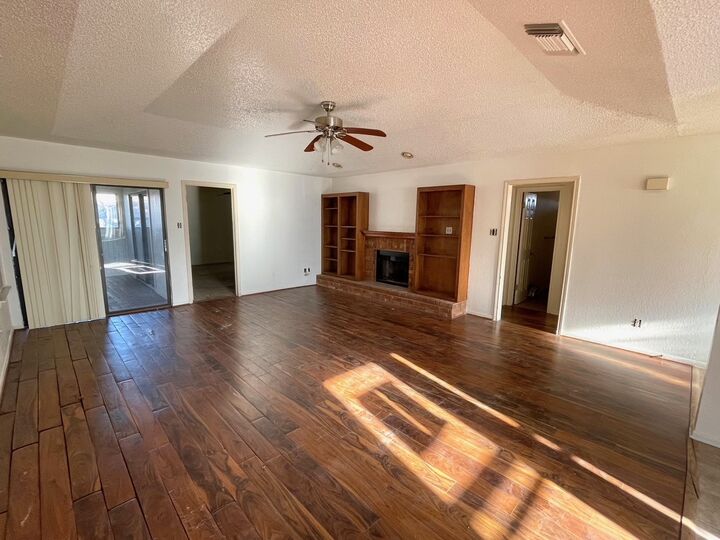 Property Photo: 401 Highridge Cove TX 76543