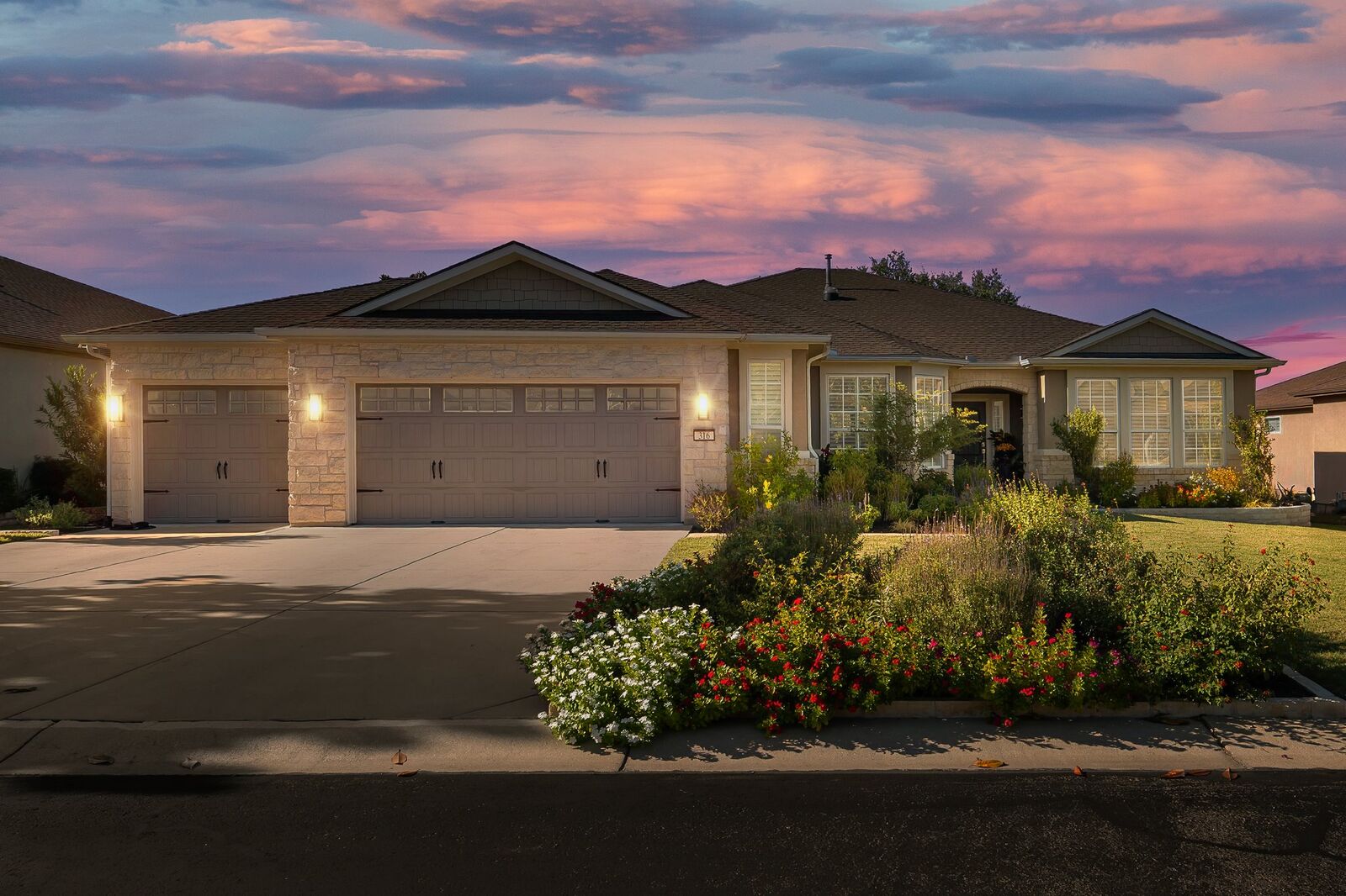 Property Photo: 316 Yellow Rose Trail TX 78633
